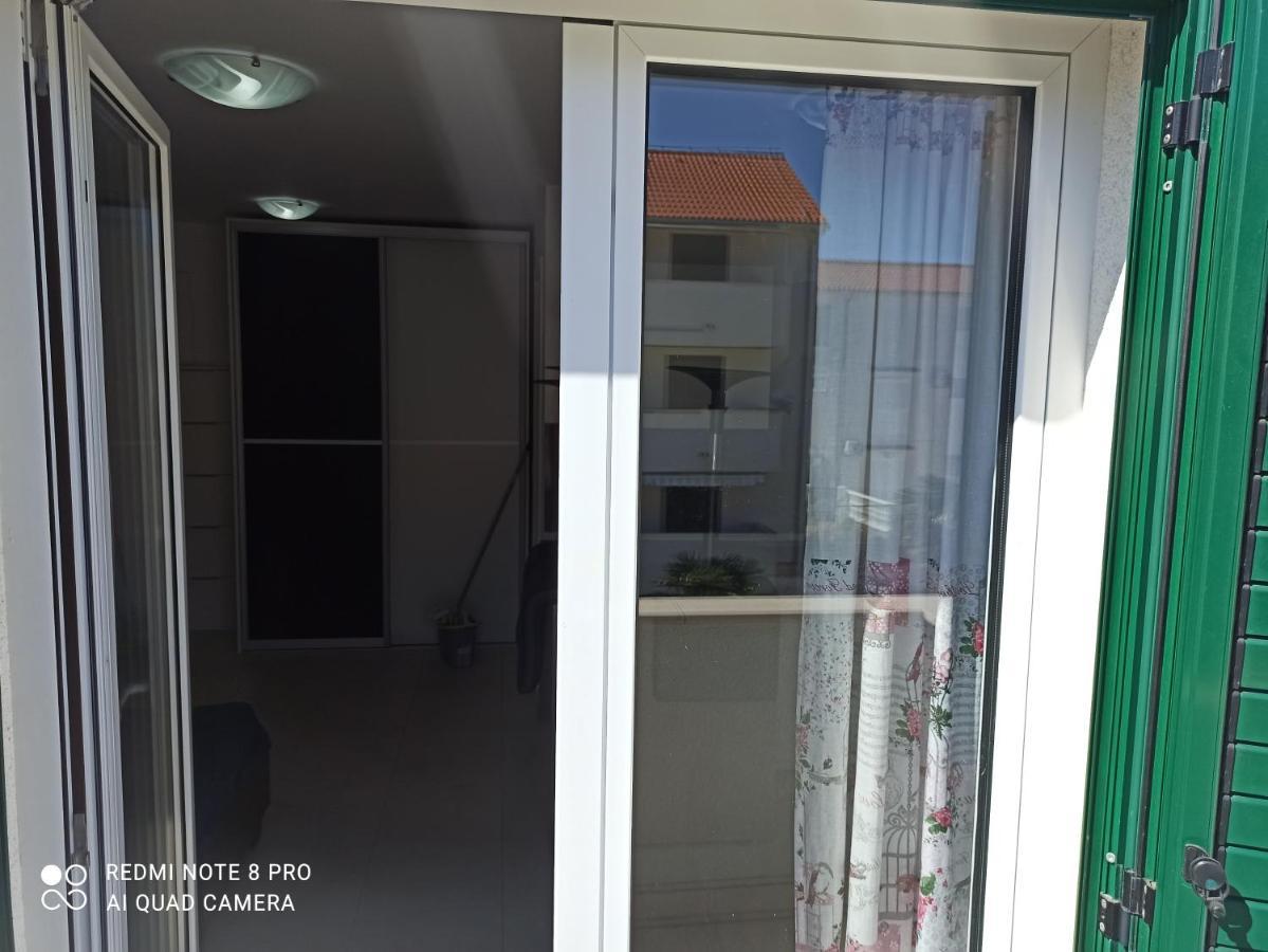 Studio Apartman Labrador Vodice Esterno foto
